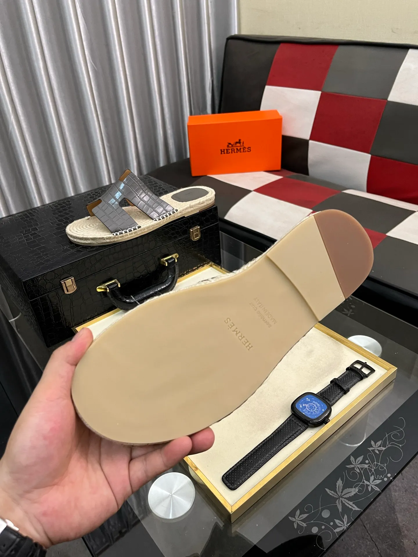 Men's shoes 💰340⌚️⌚️《HERMES》Hermes 💁♂️Men's casual slippers, compare the quality at the counter🧚🏿♂️ The upper layer has a stone pattern with clear texture, showing high-end, high-end, comfortable to wear and versatile. Purely hand-pulled, raw rubber breathable outsole, breathable and comfortable lambskin lining, 100% comfortable density, original rubber outsole wear-resistant code number 38-44. Can be customized 45-46-47
